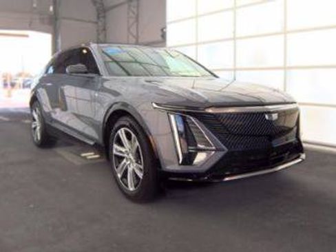 Used 2024 Cadillac Lyriq Tech RWD image 3