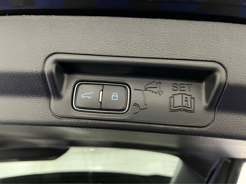 Used 2021 Ford Explorer XLT w/ Equipment Group 202A image 7