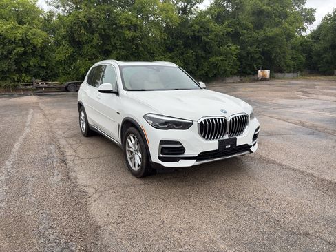Used 2022 BMW X5 xDrive45e w/ Climate Comfort Package AWD/4WD image 4