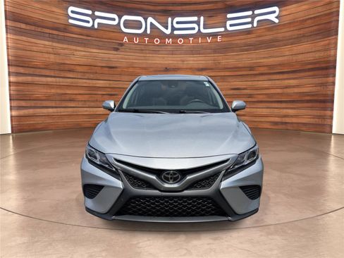 Used 2020 Toyota Camry SE w/ Convenience Package FWD image 10
