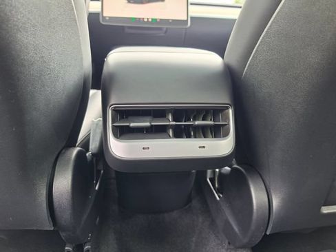 Used 2025 Tesla Model Y Long Range AWD/4WD image 32