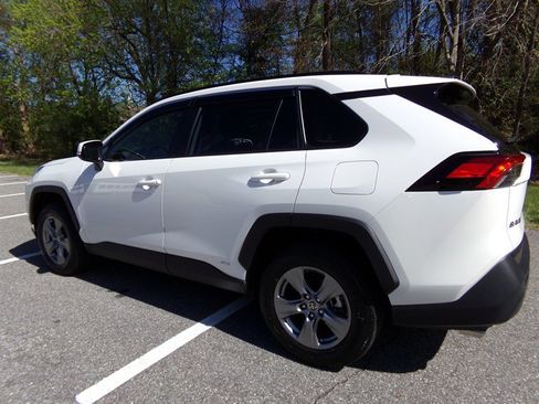 Used 2023 Toyota RAV4 XLE w/ Convenience Package image 9