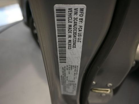 Used 2022 Jeep Compass Limited image 17