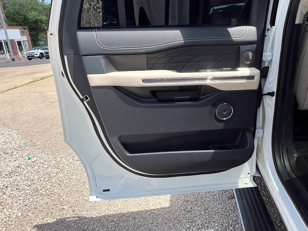 Used 2023 Ford Expedition Max Platinum AWD/4WD image 16
