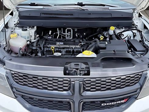 Used 2020 Dodge Journey SE w/ SE Popular Equipment Group FWD image 4
