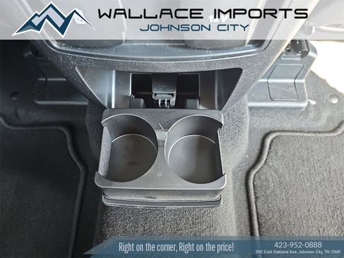 Used 2023 Ford Explorer XLT image 28