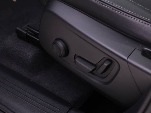 Certified 2024 Volvo XC40 B5 Plus w/ Protection Package Premier image 18