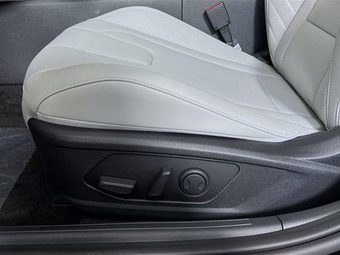 New 2026 Hyundai Elantra Limited FWD image 16