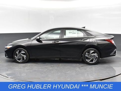 Used 2025 Hyundai Elantra SEL FWD image 11