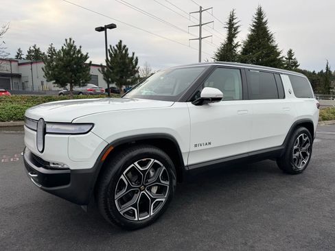 Used 2024 Rivian R1S Adventure image 5