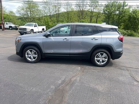 Used 2023 GMC Terrain SLE image 9