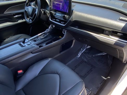Certified 2025 Toyota Grand Highlander AWD image 9