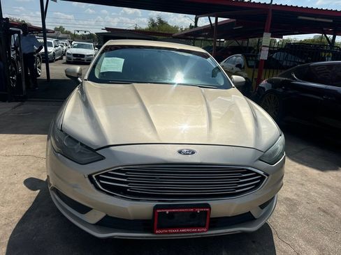 Used 2017 Ford Fusion SE w/ Fusion SE Technology Package image 22