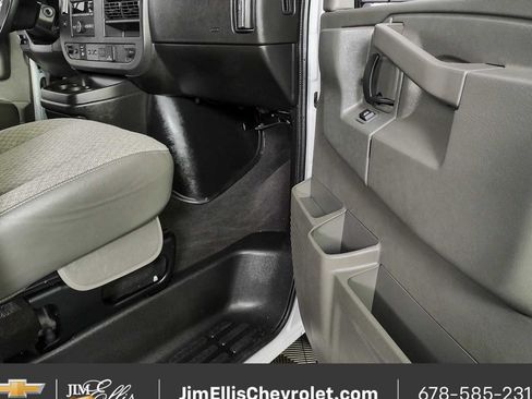 Used 2025 Chevrolet Express 3500 LT w/ LT Preferred Equipment Group RWD image 19