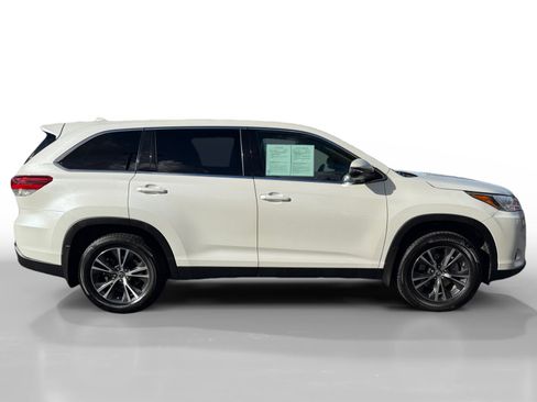 Used 2019 Toyota Highlander AWD V6 image 6