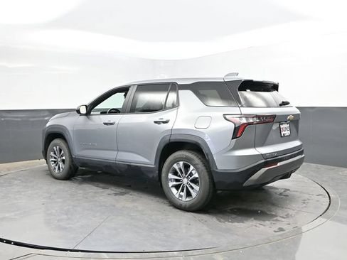 Used 2025 Chevrolet Equinox LT FWD image 8