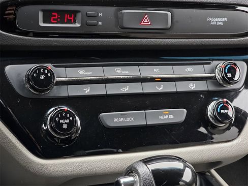 Used 2016 Kia Sedona LX w/ Option Group 020 image 31