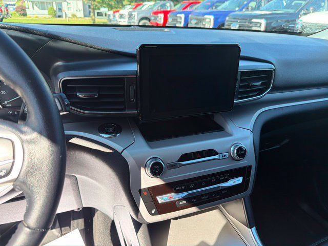 Used 2022 Ford Explorer XLT w/ Equipment Group 202A AWD/4WD image 24