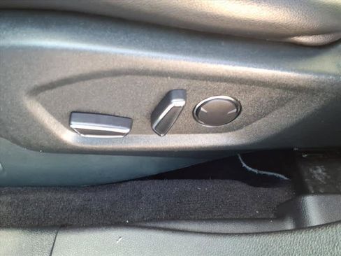 Used 2018 Ford Explorer XLT w/ Equipment Group 202A image 17