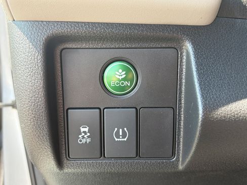 Used 2018 Honda HR-V EX image 26