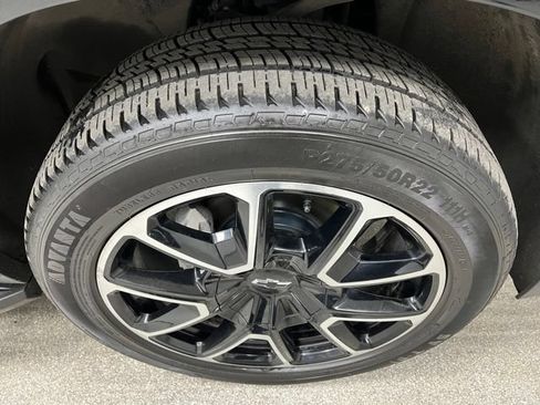 Used 2024 Chevrolet Suburban RST AWD/4WD image 17
