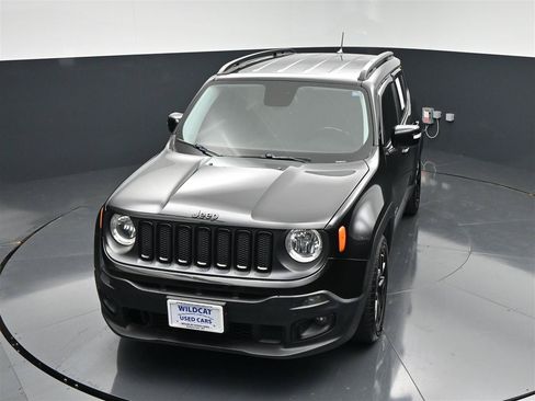 Used 2017 Jeep Renegade Altitude FWD image 10