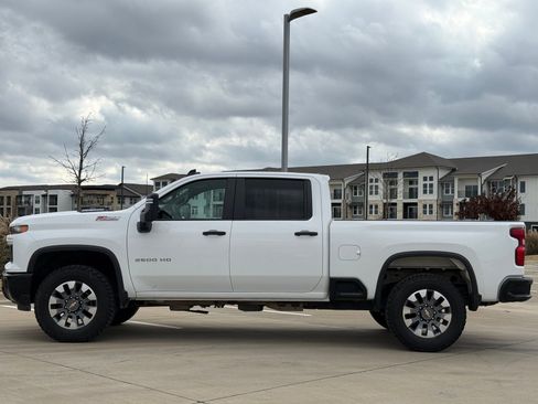 Used 2024 Chevrolet Silverado 2500 Custom w/ Custom Value Package image 5