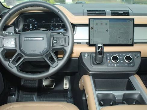 Used 2025 Land Rover Defender 110 X image 4
