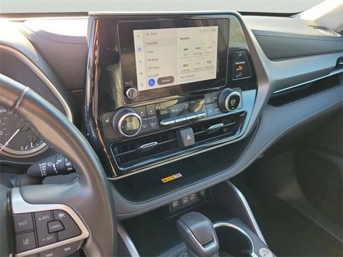 Used 2024 Toyota Highlander XLE image 20