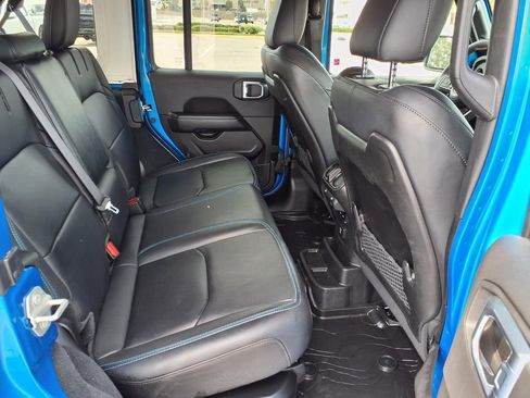 Used 2024 Jeep Wrangler Unlimited Rubicon 4xe AWD/4WD image 17