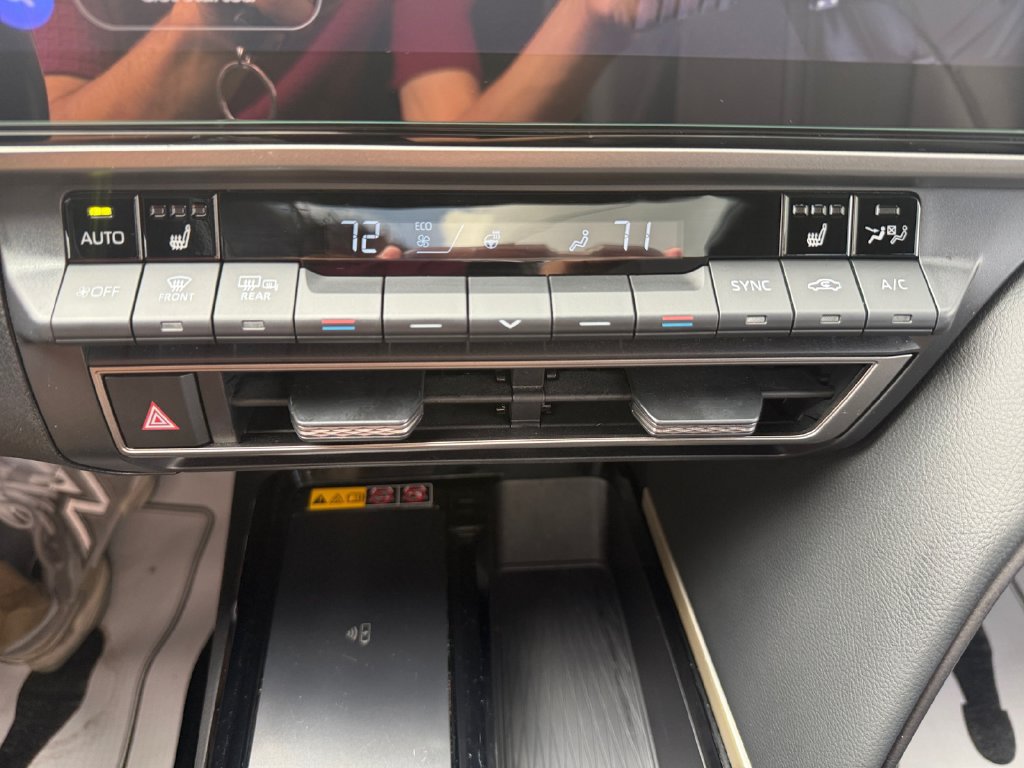Used 2025 Toyota Camry XSE FWD image 19