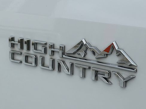 Used 2023 Chevrolet Traverse High Country AWD/4WD image 34