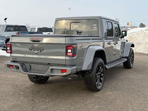 Used 2023 Jeep Gladiator Overland image 5