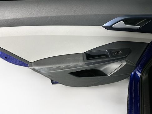 Used 2024 Volkswagen Taos SE image 25