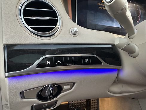 Used 2018 Mercedes-Benz S 560 Sedan image 22