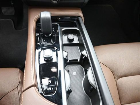 Certified 2025 Volvo V90 B6 Cross Country Plus image 13