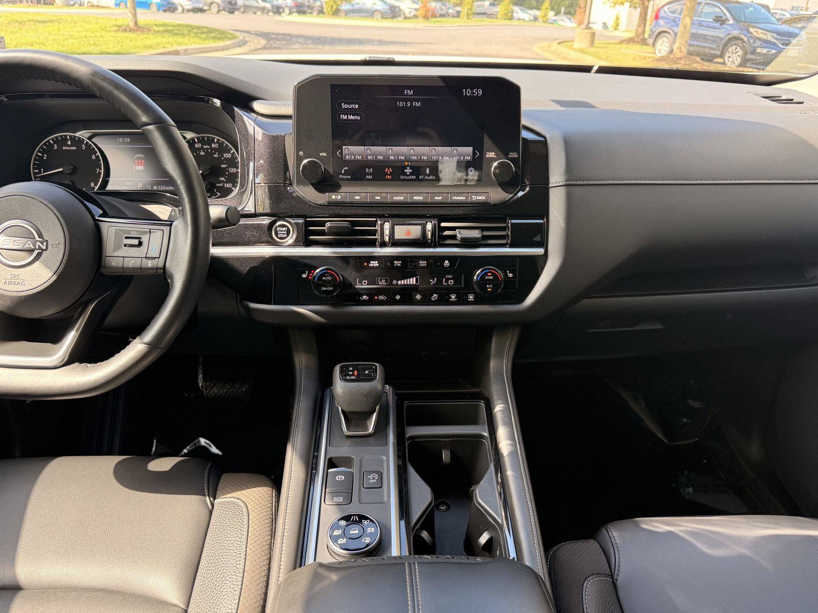Used 2023 Nissan Pathfinder SL AWD/4WD image 28