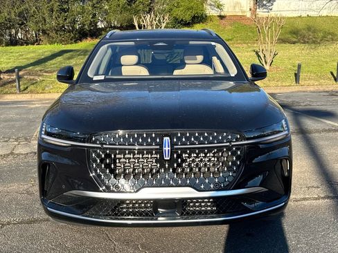 Used 2025 Lincoln Nautilus Reserve image 4