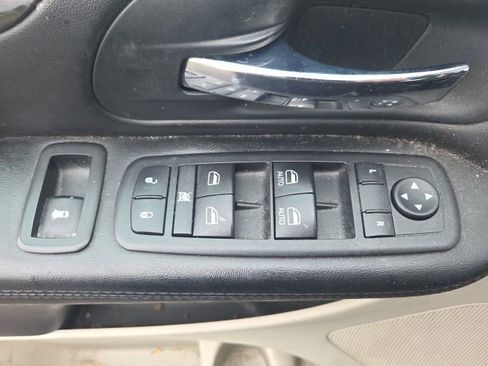 Used 2014 Dodge Grand Caravan SXT FWD image 17