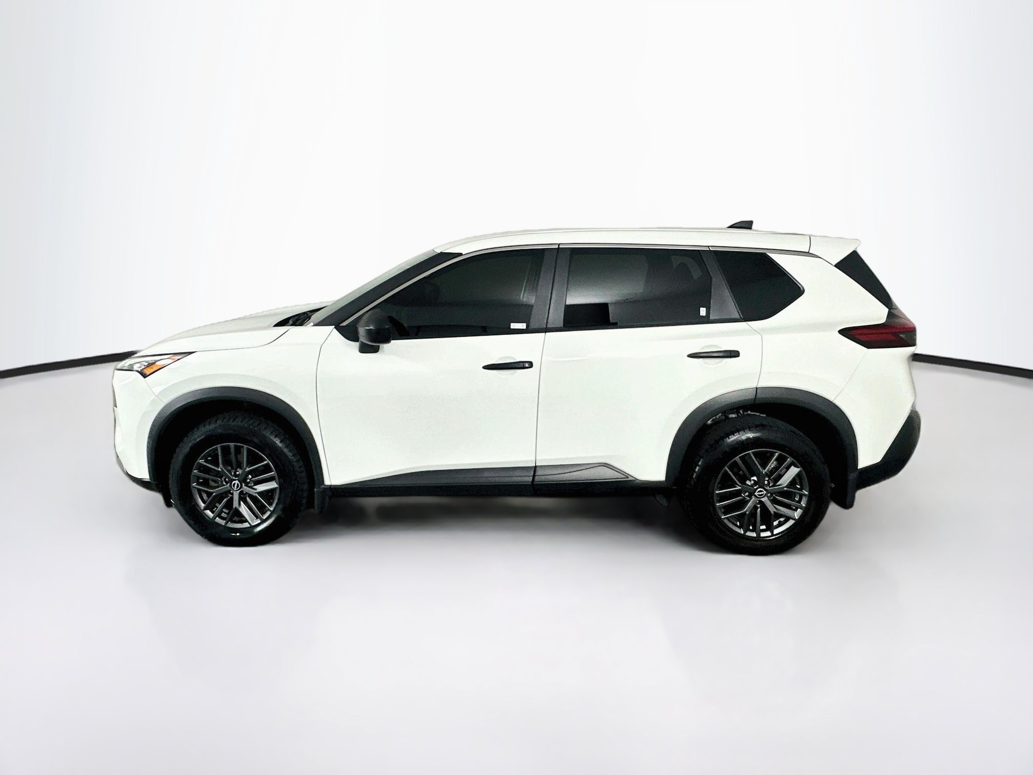 Used 2023 Nissan Rogue S FWD image 4