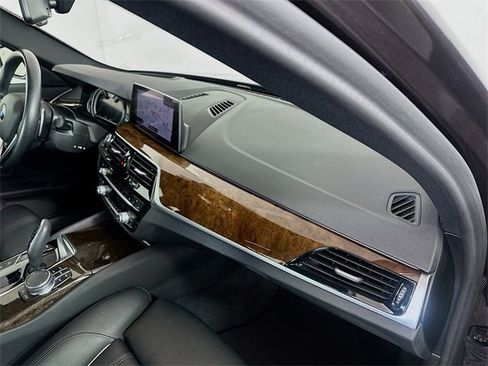 Used 2019 BMW 540i xDrive w/ Premium Package image 29