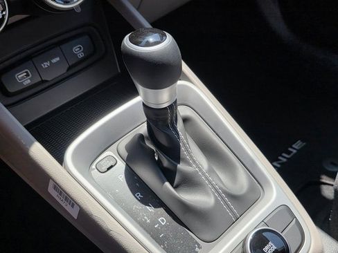 New 2025 Hyundai Venue SEL image 28