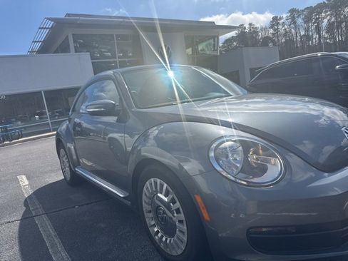 Used 2013 Volkswagen Beetle 2.5 image 2