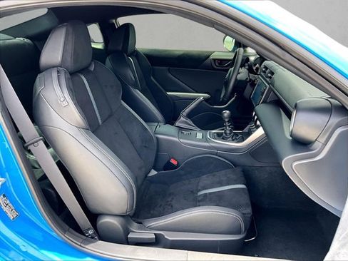 Used 2024 Toyota GR86 Premium RWD image 9