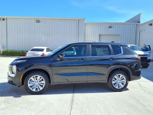 New 2026 Mitsubishi Outlander ES FWD image 2