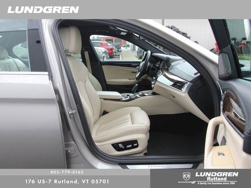 Used 2019 BMW 540i xDrive image 9