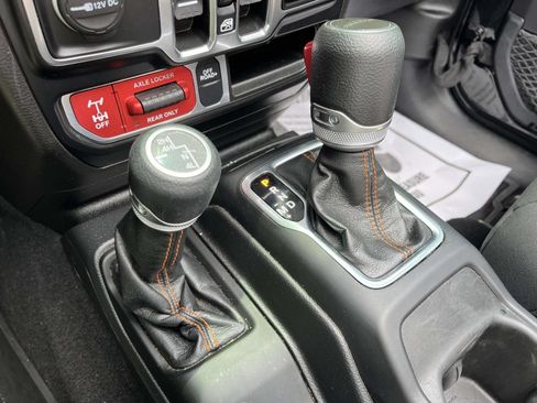 Used 2021 Jeep Gladiator Mojave AWD/4WD image 27