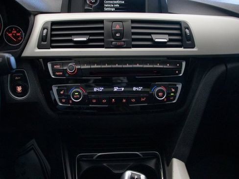 Used 2017 BMW 320i xDrive Sedan image 35
