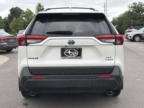 Used 2021 Toyota RAV4 XLE Premium AWD/4WD image 4