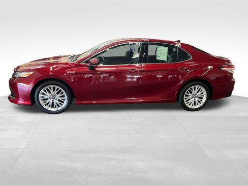 Used 2020 Toyota Camry XLE w/ Carpet Mat Package FWD image 2